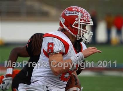Thumbnail 1 in Van vs. Gilmer (3A Division 2 Region 2 Area Playoffs) photogallery.