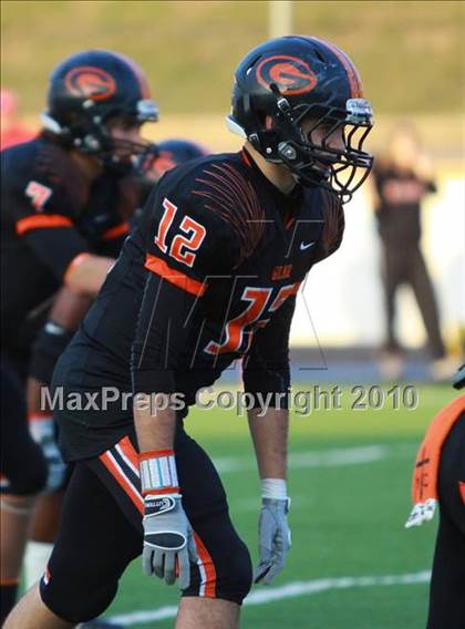 Thumbnail 3 in Van vs. Gilmer (3A Division 2 Region 2 Area Playoffs) photogallery.