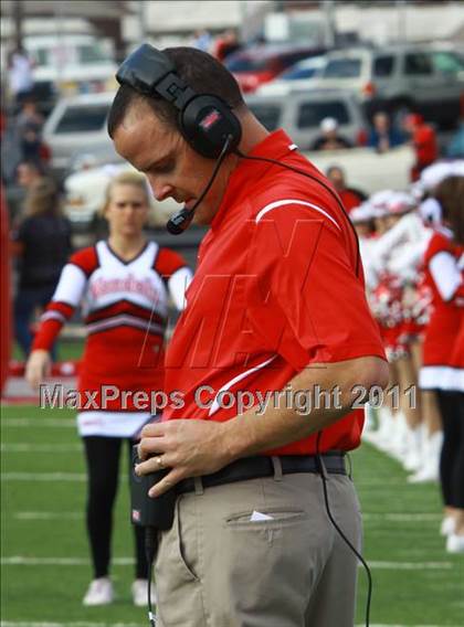 Thumbnail 1 in Van vs. Gilmer (3A Division 2 Region 2 Area Playoffs) photogallery.