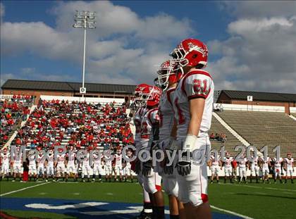 Thumbnail 1 in Van vs. Gilmer (3A Division 2 Region 2 Area Playoffs) photogallery.