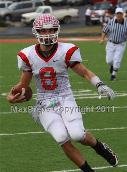 Thumbnail 1 in Van vs. Gilmer (3A Division 2 Region 2 Area Playoffs) photogallery.