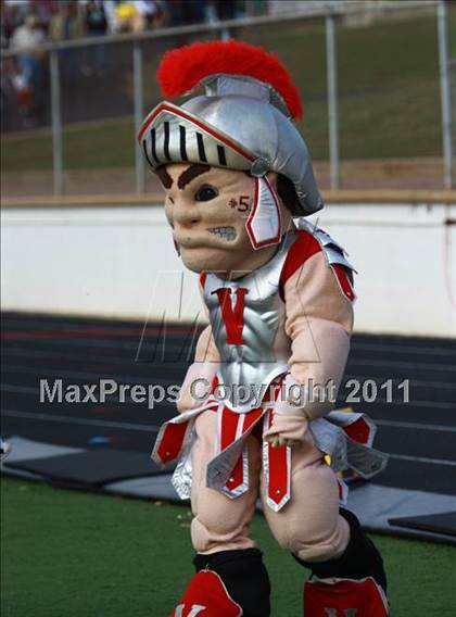 Thumbnail 2 in Van vs. Gilmer (3A Division 2 Region 2 Area Playoffs) photogallery.