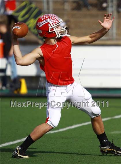 Thumbnail 1 in Van vs. Gilmer (3A Division 2 Region 2 Area Playoffs) photogallery.