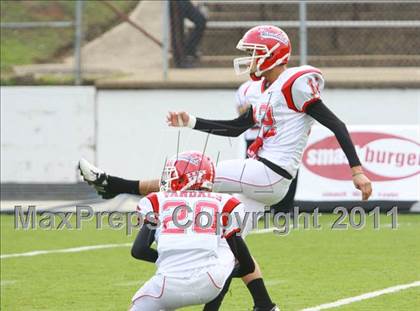 Thumbnail 2 in Van vs. Gilmer (3A Division 2 Region 2 Area Playoffs) photogallery.