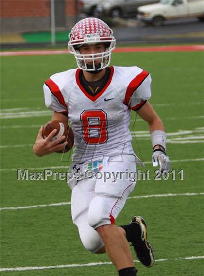Thumbnail 2 in Van vs. Gilmer (3A Division 2 Region 2 Area Playoffs) photogallery.