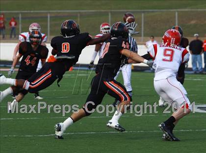 Thumbnail 3 in Van vs. Gilmer (3A Division 2 Region 2 Area Playoffs) photogallery.