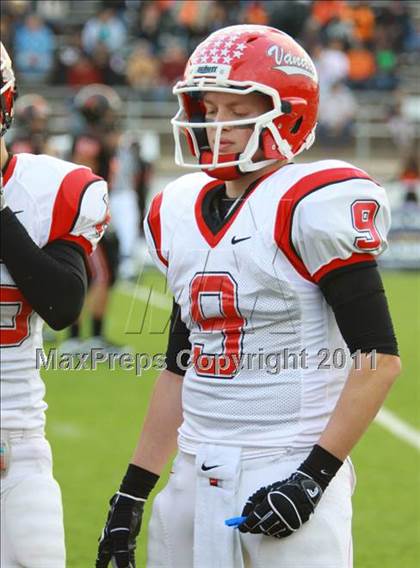 Thumbnail 2 in Van vs. Gilmer (3A Division 2 Region 2 Area Playoffs) photogallery.