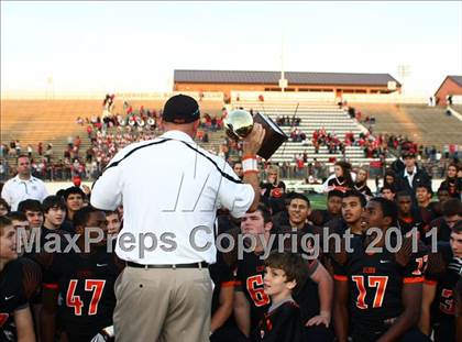 Thumbnail 3 in Van vs. Gilmer (3A Division 2 Region 2 Area Playoffs) photogallery.