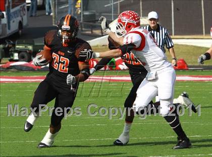 Thumbnail 2 in Van vs. Gilmer (3A Division 2 Region 2 Area Playoffs) photogallery.