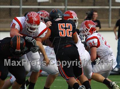 Thumbnail 3 in Van vs. Gilmer (3A Division 2 Region 2 Area Playoffs) photogallery.