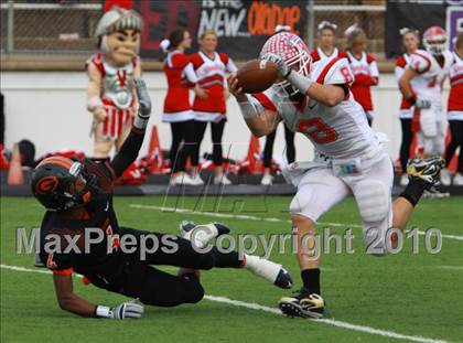 Thumbnail 2 in Van vs. Gilmer (3A Division 2 Region 2 Area Playoffs) photogallery.