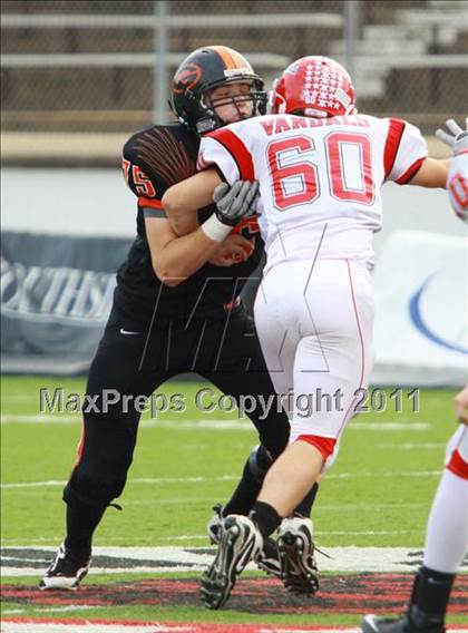 Thumbnail 2 in Van vs. Gilmer (3A Division 2 Region 2 Area Playoffs) photogallery.