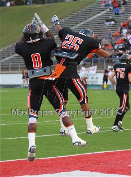 Thumbnail 1 in Van vs. Gilmer (3A Division 2 Region 2 Area Playoffs) photogallery.