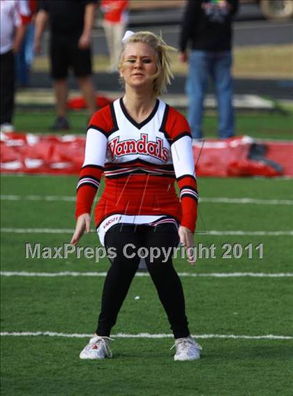 Thumbnail 3 in Van vs. Gilmer (3A Division 2 Region 2 Area Playoffs) photogallery.