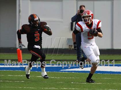 Thumbnail 1 in Van vs. Gilmer (3A Division 2 Region 2 Area Playoffs) photogallery.