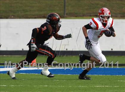 Thumbnail 2 in Van vs. Gilmer (3A Division 2 Region 2 Area Playoffs) photogallery.