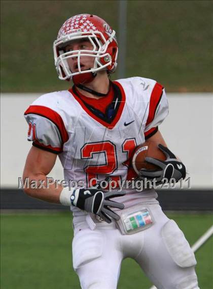 Thumbnail 1 in Van vs. Gilmer (3A Division 2 Region 2 Area Playoffs) photogallery.