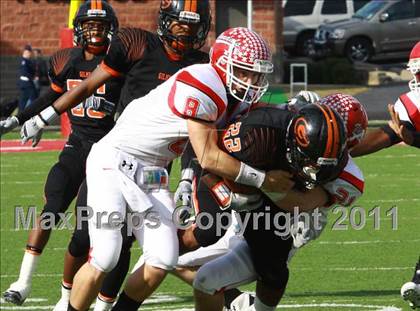 Thumbnail 1 in Van vs. Gilmer (3A Division 2 Region 2 Area Playoffs) photogallery.