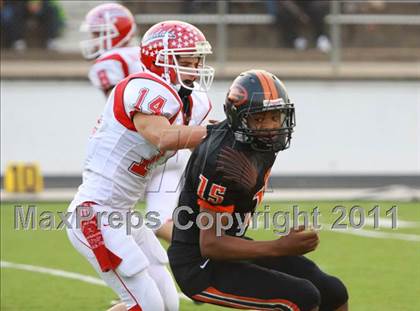Thumbnail 1 in Van vs. Gilmer (3A Division 2 Region 2 Area Playoffs) photogallery.