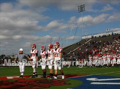 Thumbnail 1 in Van vs. Gilmer (3A Division 2 Region 2 Area Playoffs) photogallery.