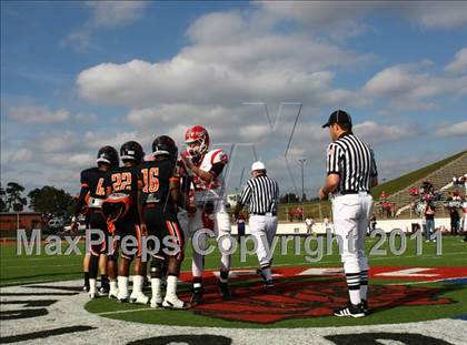 Thumbnail 3 in Van vs. Gilmer (3A Division 2 Region 2 Area Playoffs) photogallery.