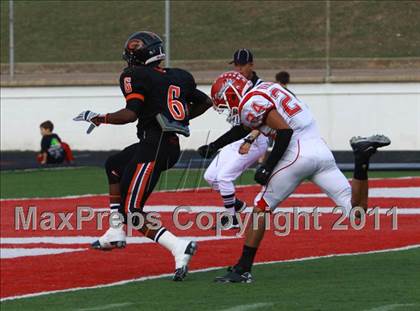 Thumbnail 1 in Van vs. Gilmer (3A Division 2 Region 2 Area Playoffs) photogallery.