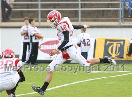Thumbnail 3 in Van vs. Gilmer (3A Division 2 Region 2 Area Playoffs) photogallery.