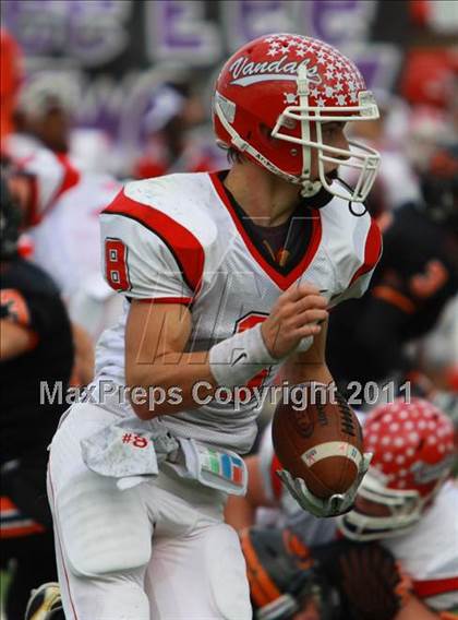 Thumbnail 3 in Van vs. Gilmer (3A Division 2 Region 2 Area Playoffs) photogallery.