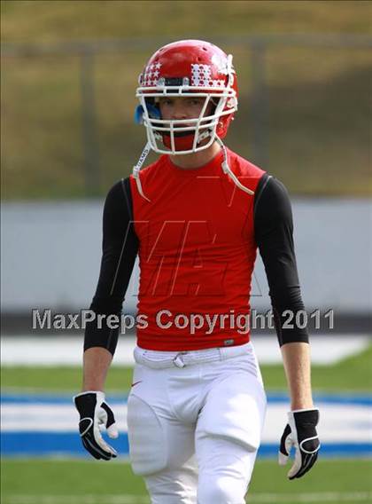 Thumbnail 2 in Van vs. Gilmer (3A Division 2 Region 2 Area Playoffs) photogallery.