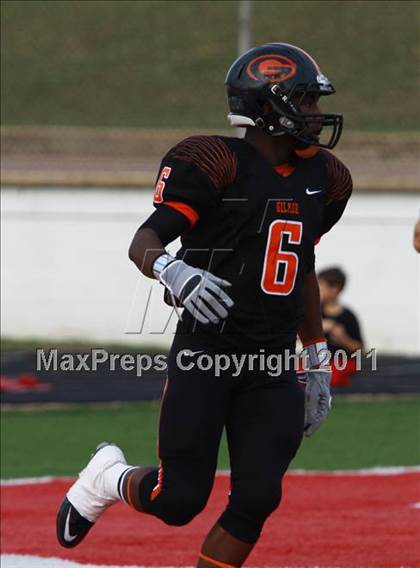 Thumbnail 2 in Van vs. Gilmer (3A Division 2 Region 2 Area Playoffs) photogallery.