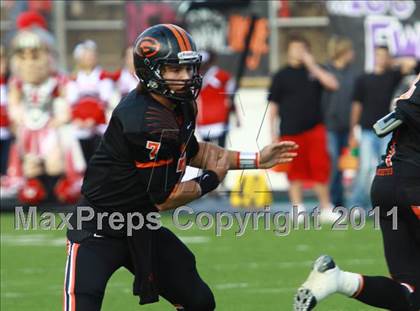 Thumbnail 1 in Van vs. Gilmer (3A Division 2 Region 2 Area Playoffs) photogallery.