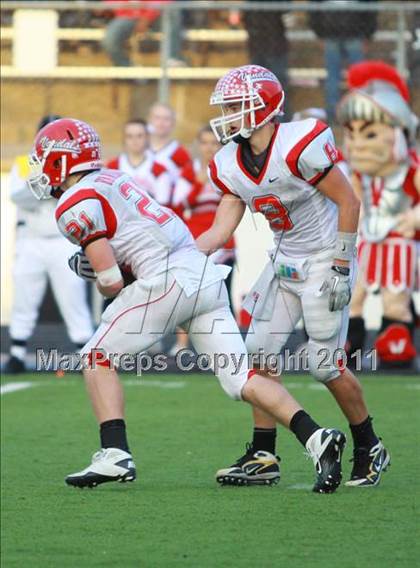 Thumbnail 3 in Van vs. Gilmer (3A Division 2 Region 2 Area Playoffs) photogallery.