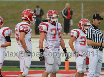 Thumbnail 2 in Van vs. Gilmer (3A Division 2 Region 2 Area Playoffs) photogallery.