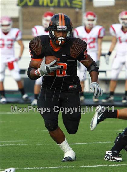 Thumbnail 1 in Van vs. Gilmer (3A Division 2 Region 2 Area Playoffs) photogallery.