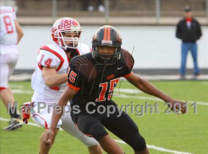 Thumbnail 2 in Van vs. Gilmer (3A Division 2 Region 2 Area Playoffs) photogallery.