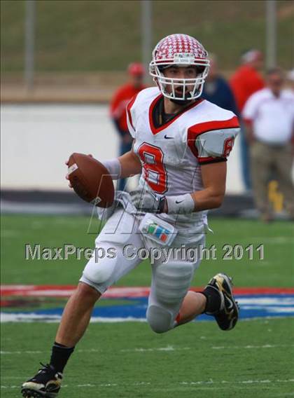 Thumbnail 1 in Van vs. Gilmer (3A Division 2 Region 2 Area Playoffs) photogallery.