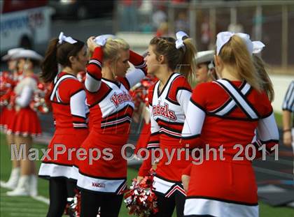 Thumbnail 1 in Van vs. Gilmer (3A Division 2 Region 2 Area Playoffs) photogallery.