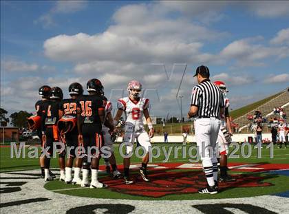 Thumbnail 2 in Van vs. Gilmer (3A Division 2 Region 2 Area Playoffs) photogallery.