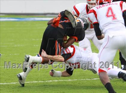 Thumbnail 2 in Van vs. Gilmer (3A Division 2 Region 2 Area Playoffs) photogallery.