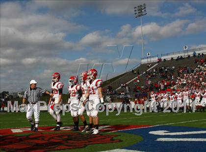 Thumbnail 2 in Van vs. Gilmer (3A Division 2 Region 2 Area Playoffs) photogallery.