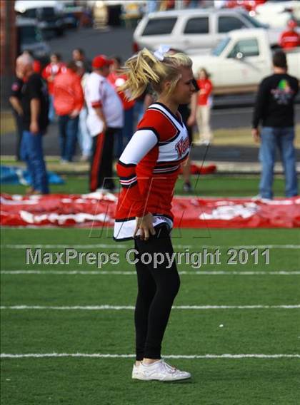 Thumbnail 1 in Van vs. Gilmer (3A Division 2 Region 2 Area Playoffs) photogallery.