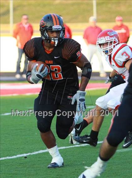 Thumbnail 1 in Van vs. Gilmer (3A Division 2 Region 2 Area Playoffs) photogallery.