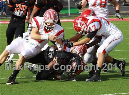 Thumbnail 2 in Van vs. Gilmer (3A Division 2 Region 2 Area Playoffs) photogallery.