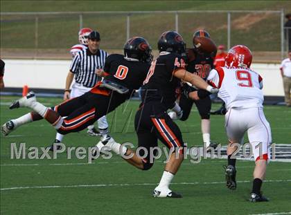 Thumbnail 1 in Van vs. Gilmer (3A Division 2 Region 2 Area Playoffs) photogallery.