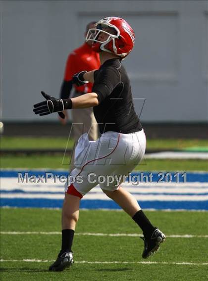 Thumbnail 3 in Van vs. Gilmer (3A Division 2 Region 2 Area Playoffs) photogallery.