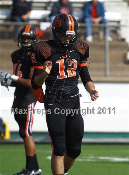 Thumbnail 1 in Van vs. Gilmer (3A Division 2 Region 2 Area Playoffs) photogallery.