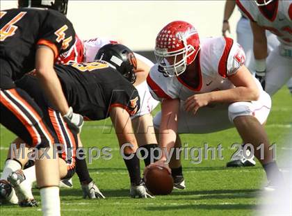 Thumbnail 2 in Van vs. Gilmer (3A Division 2 Region 2 Area Playoffs) photogallery.