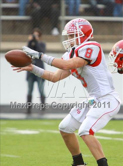 Thumbnail 1 in Van vs. Gilmer (3A Division 2 Region 2 Area Playoffs) photogallery.