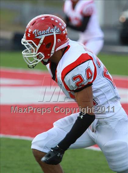 Thumbnail 2 in Van vs. Gilmer (3A Division 2 Region 2 Area Playoffs) photogallery.
