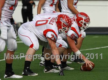 Thumbnail 3 in Van vs. Gilmer (3A Division 2 Region 2 Area Playoffs) photogallery.
